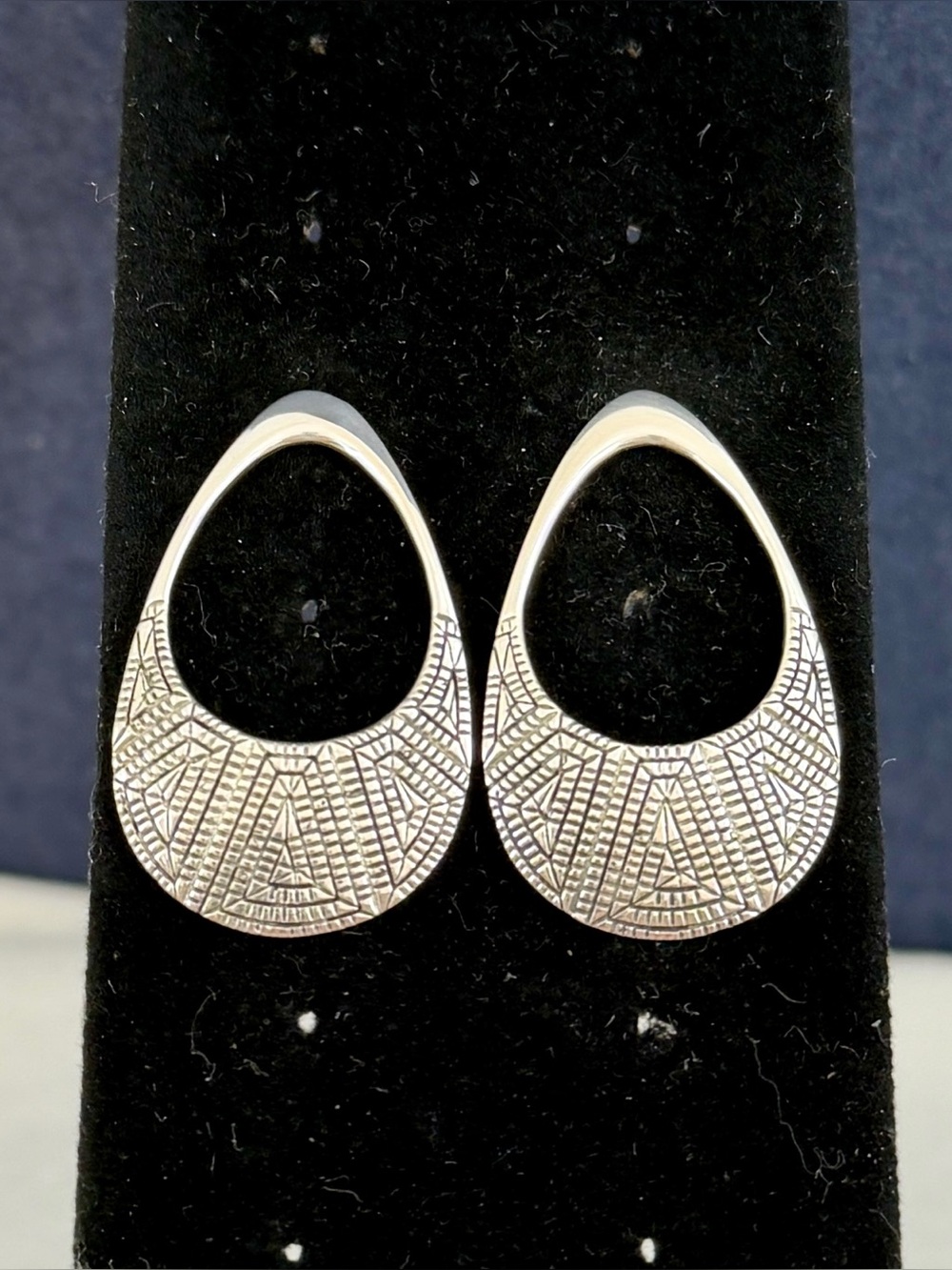 ELGIN TOM Navajo Sterling Silver Etched Carved Geometric Teardrop Stud Earrings